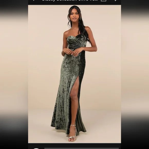 Elegant Green Velvet Gown - Picture 1 of 2